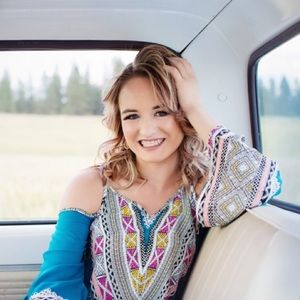 Meet your Posher, Caitlin